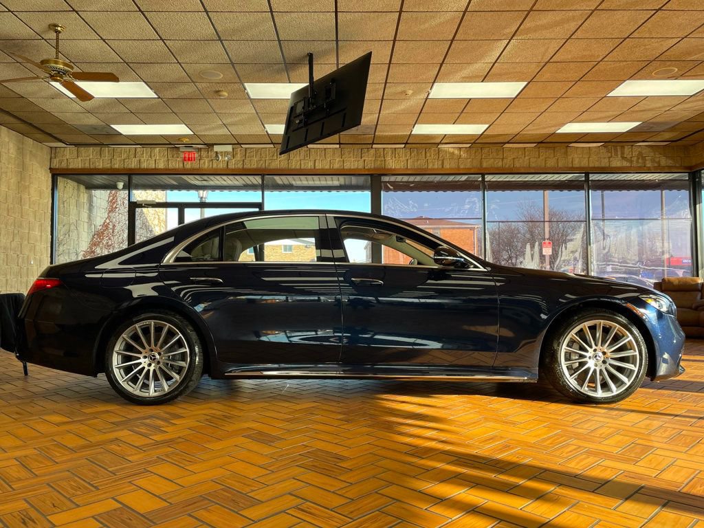 Used 2023 Mercedes-Benz S 580e 4MATIC Sedan w/ AMG Line image 7