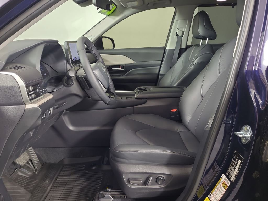 Used 2025 Toyota Grand Highlander AWD image 20