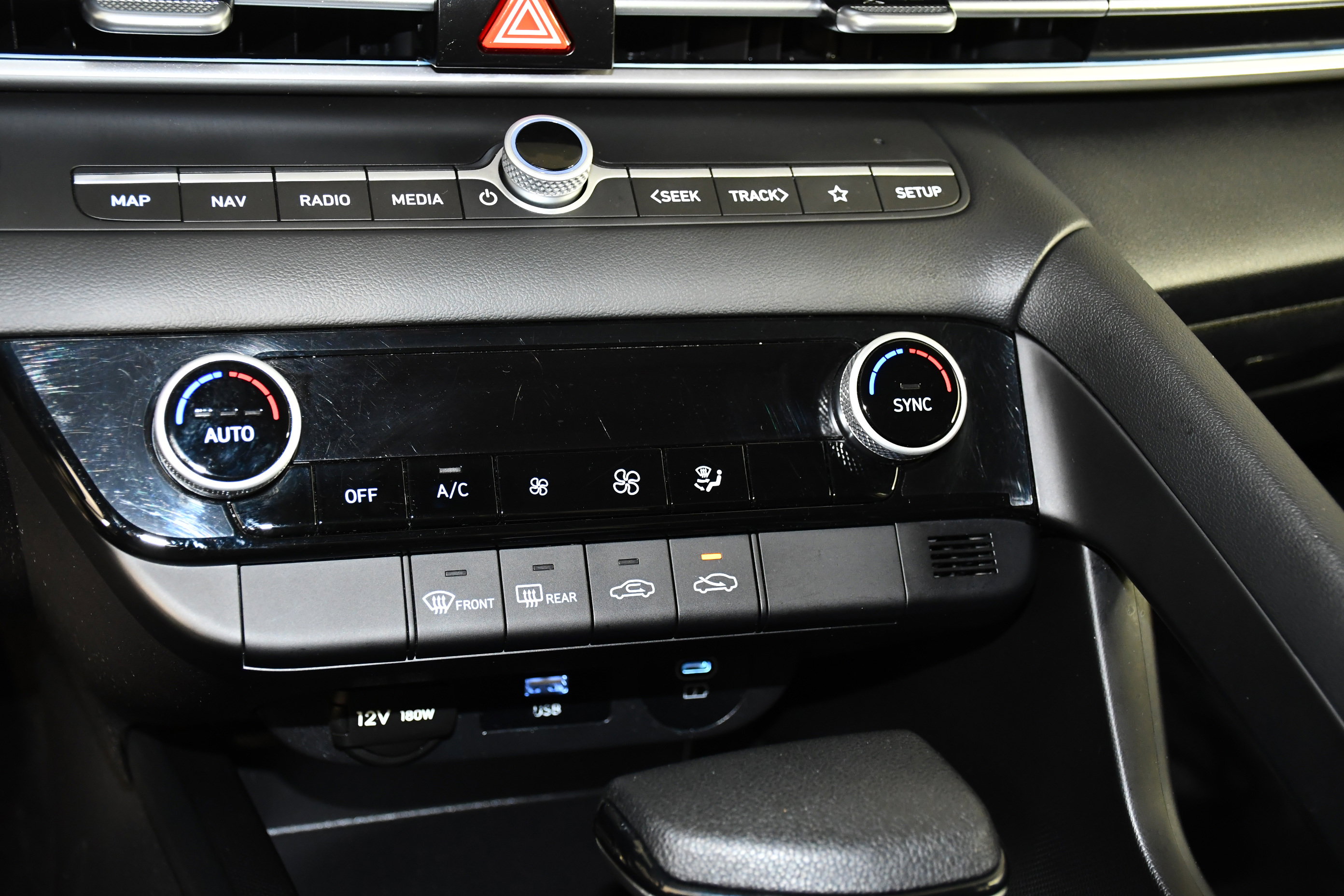 Used 2024 Hyundai Elantra SEL FWD image 30