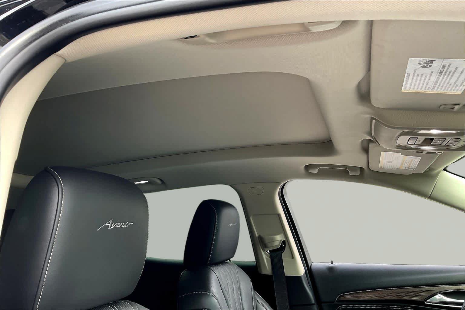 Used 2022 Buick Envision Avenir w/ Technology Package II FWD image 27