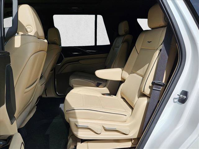 Used 2023 Cadillac Escalade Premium Luxury w/ Performance Package AWD/4WD image 19