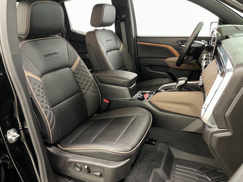 Used 2025 GMC Canyon Denali image 43