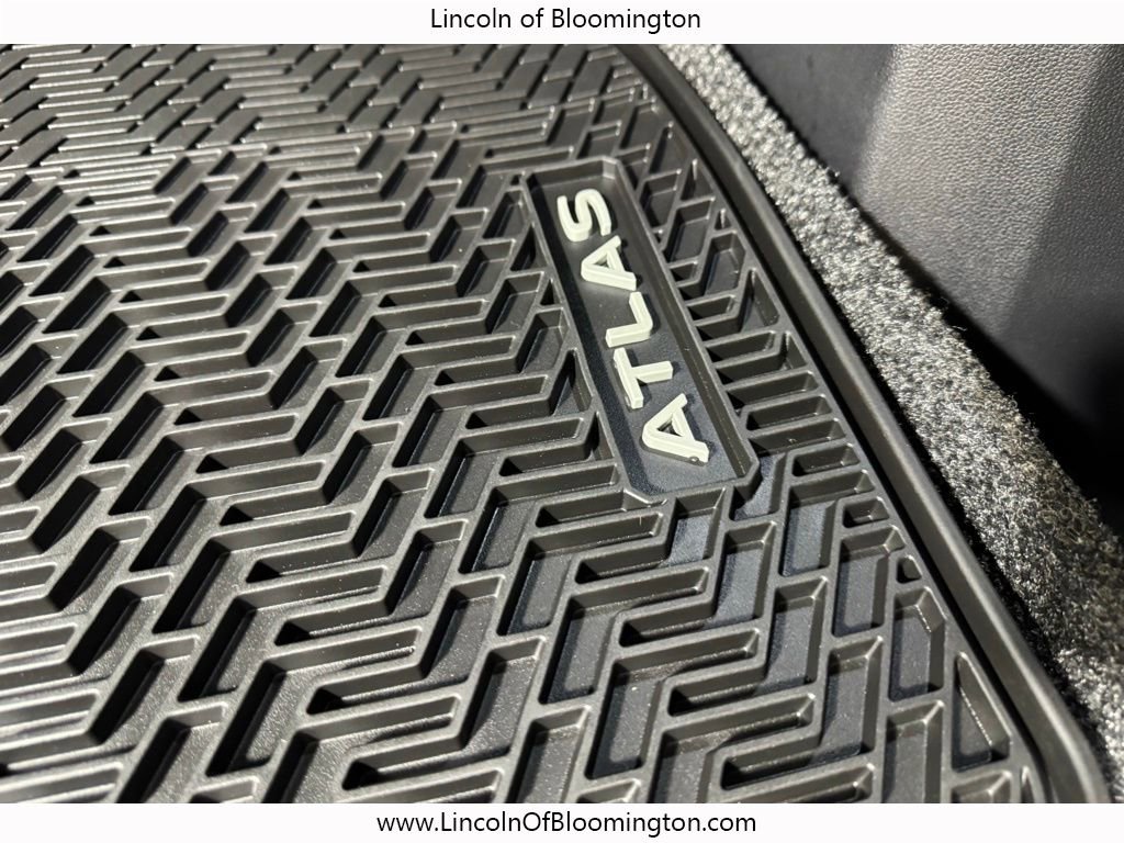 Used 2025 Volkswagen Atlas Cross Sport SEL Premium R-Line image 31