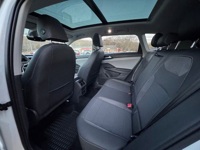 Certified 2024 Volkswagen Taos SE w/ Panoramic Sunroof Package image 10