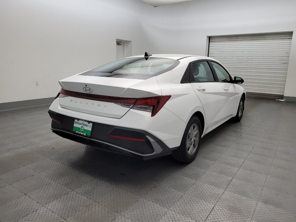 Used 2024 Hyundai Elantra SE FWD image 9