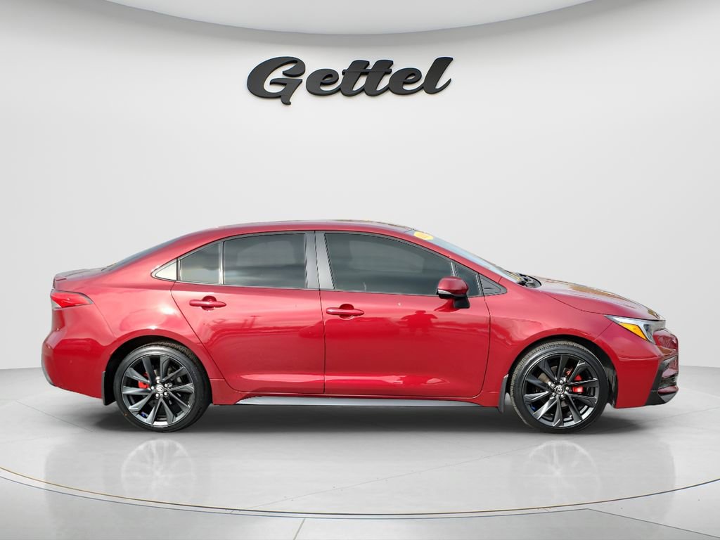 Used 2025 Toyota Corolla SE image 3