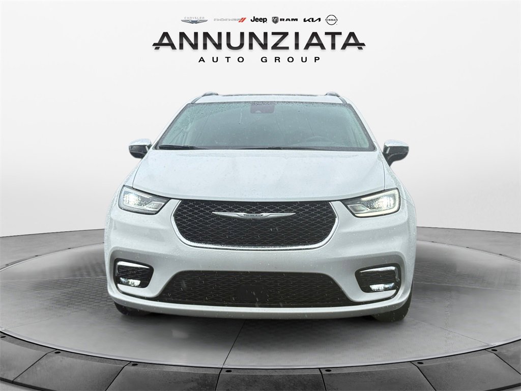 Used 2023 Chrysler Pacifica Limited w/ Trailer Tow Group image 8