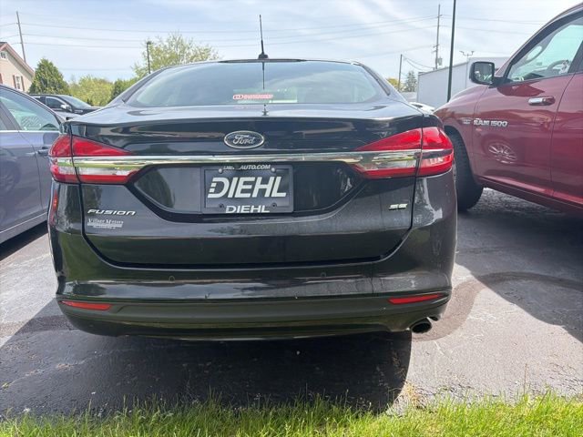 Used 2017 Ford Fusion SE w/ Fusion SE Technology Package FWD image 6