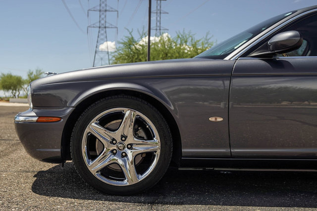 Used 2006 Jaguar XJ8 RWD image 4