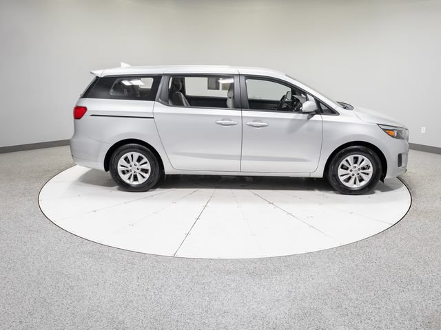 Used 2018 Kia Sedona L FWD image 4