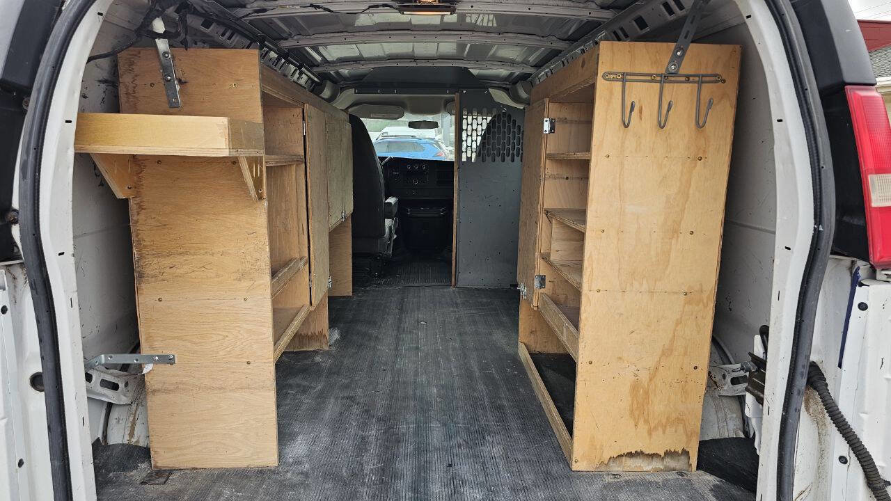 Used 2013 Chevrolet Express 2500 image 15