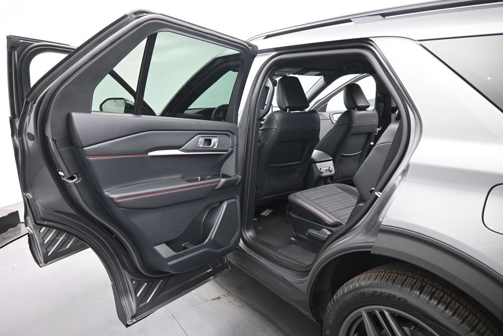 New 2026 Ford Explorer ST-Line w/ ST-Line Street Pack AWD/4WD image 19