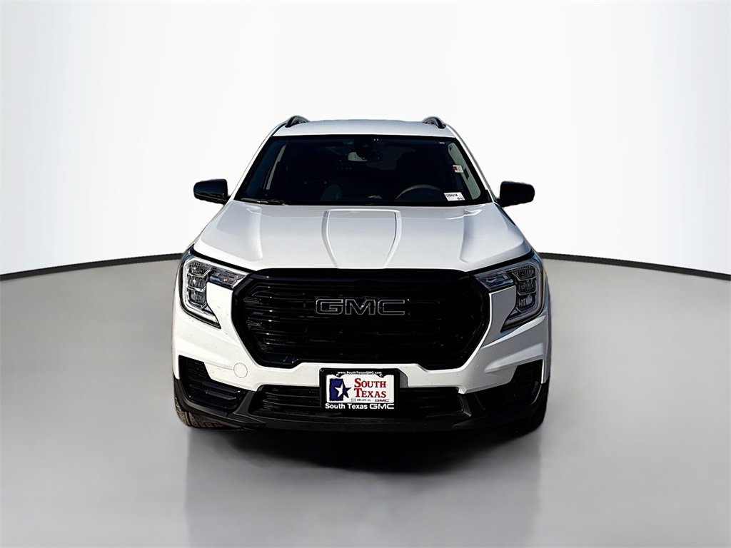 Used 2024 GMC Terrain SLE w/ Driver Convenience Package image 2