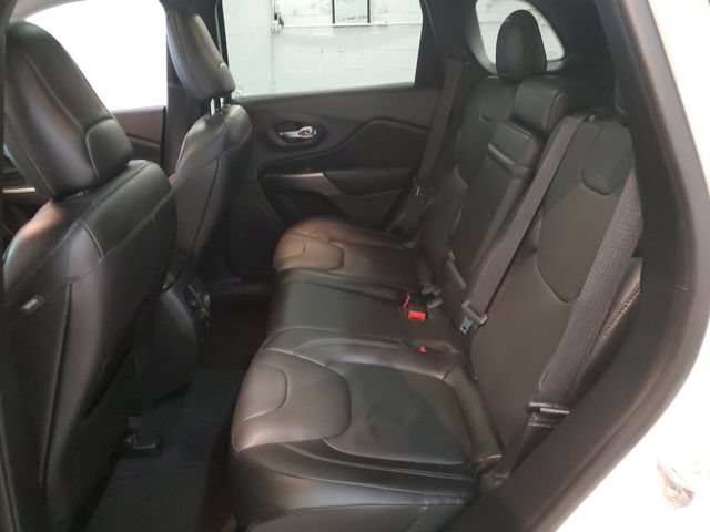Used 2019 Jeep Cherokee Overland w/ Technology Group AWD/4WD image 26