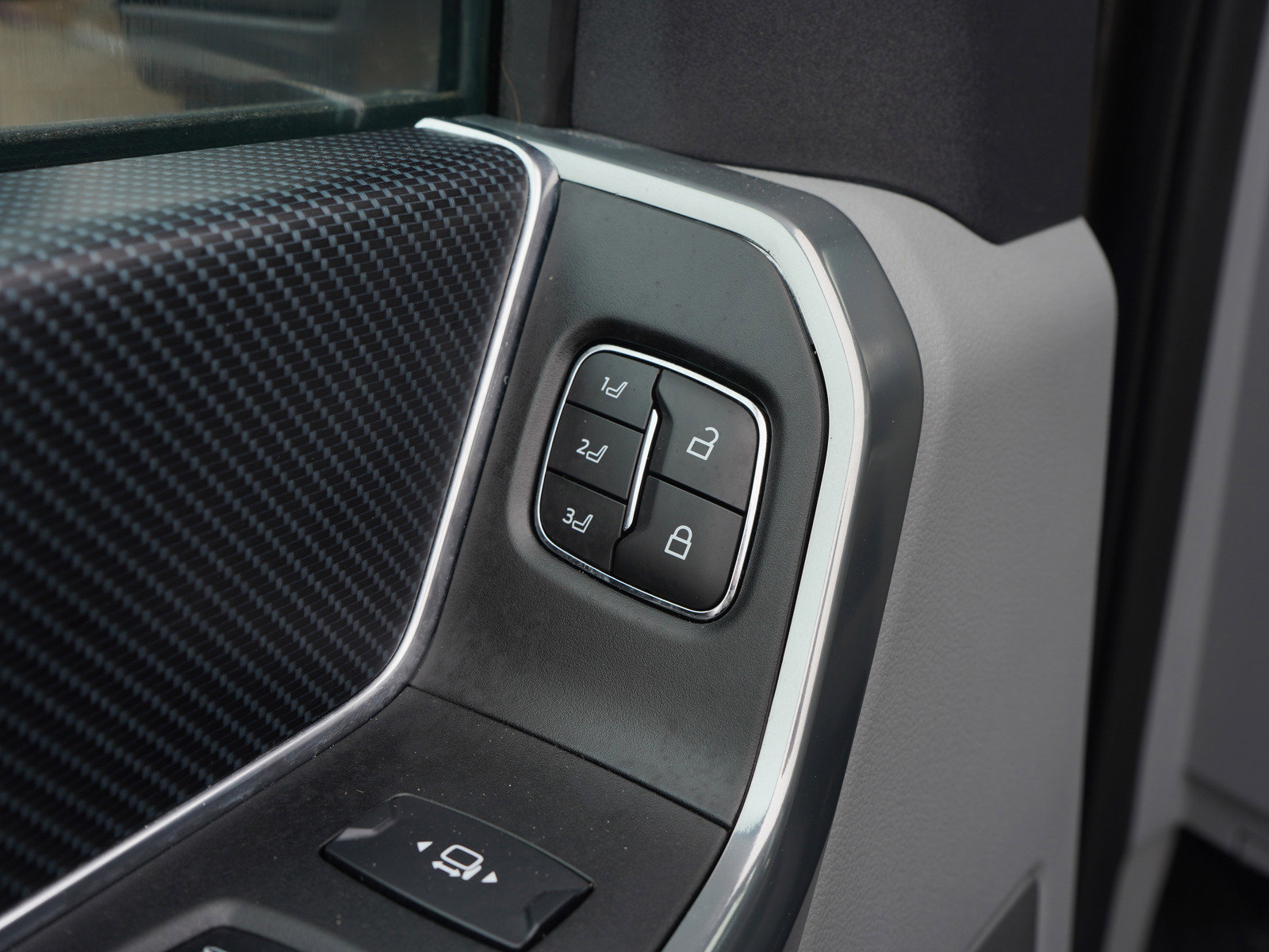 Used 2024 Ford F350 Limited w/ FX4 Off-Road Package image 23