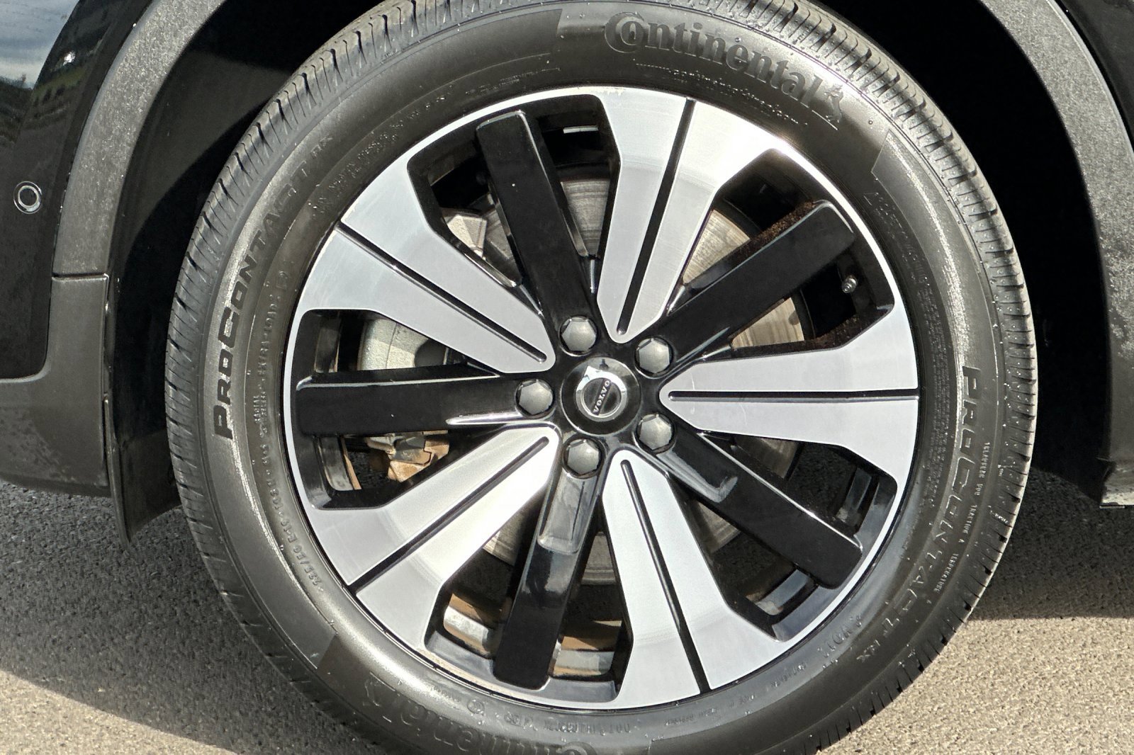 Used 2023 Volvo XC40 Recharge Plus image 31