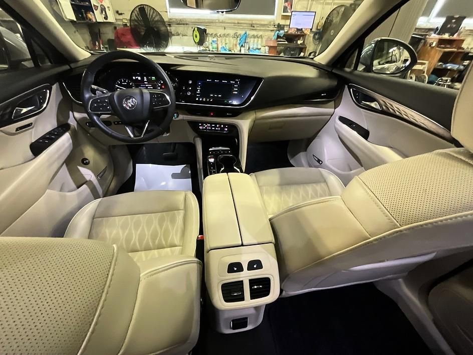 Used 2023 Buick Envision Avenir image 3