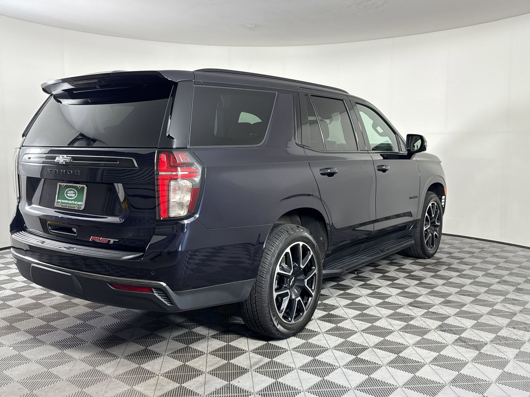 Used 2022 Chevrolet Tahoe RST w/ Luxury Package AWD/4WD image 9