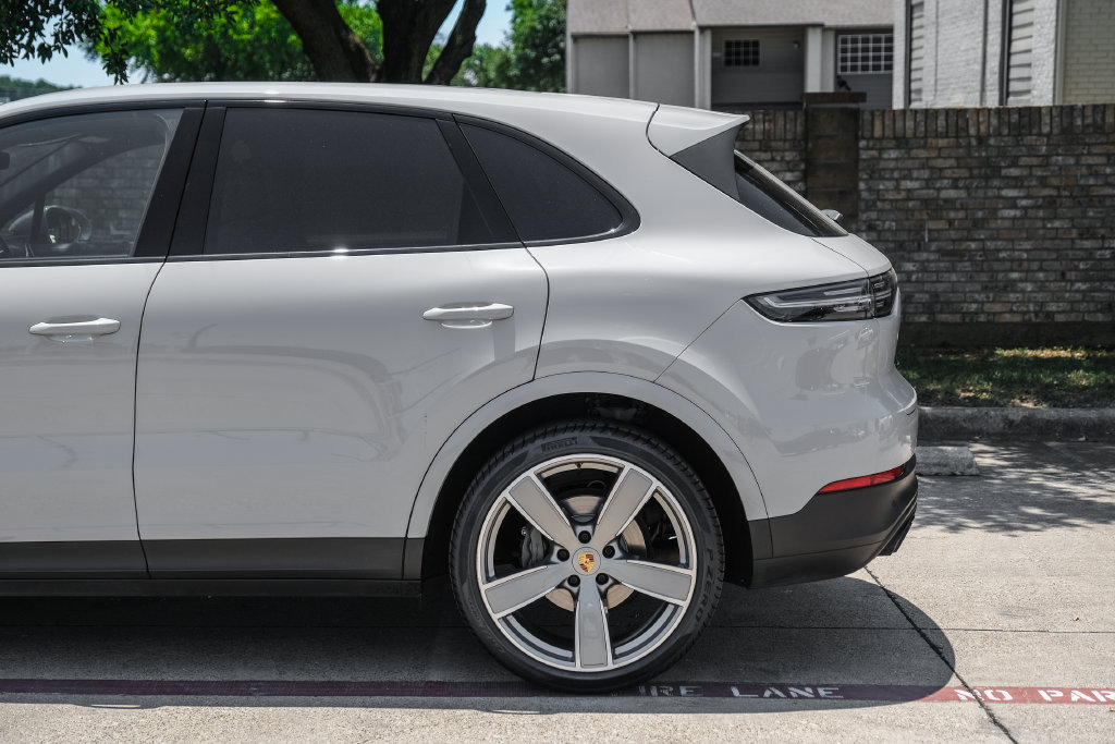 Used 2023 Porsche Cayenne S Platinum AWD/4WD image 23
