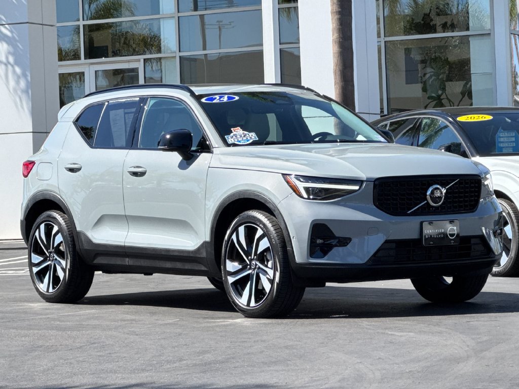 Certified 2024 Volvo XC40 B5 Ultimate w/ Protection Package Premier AWD/4WD image 7