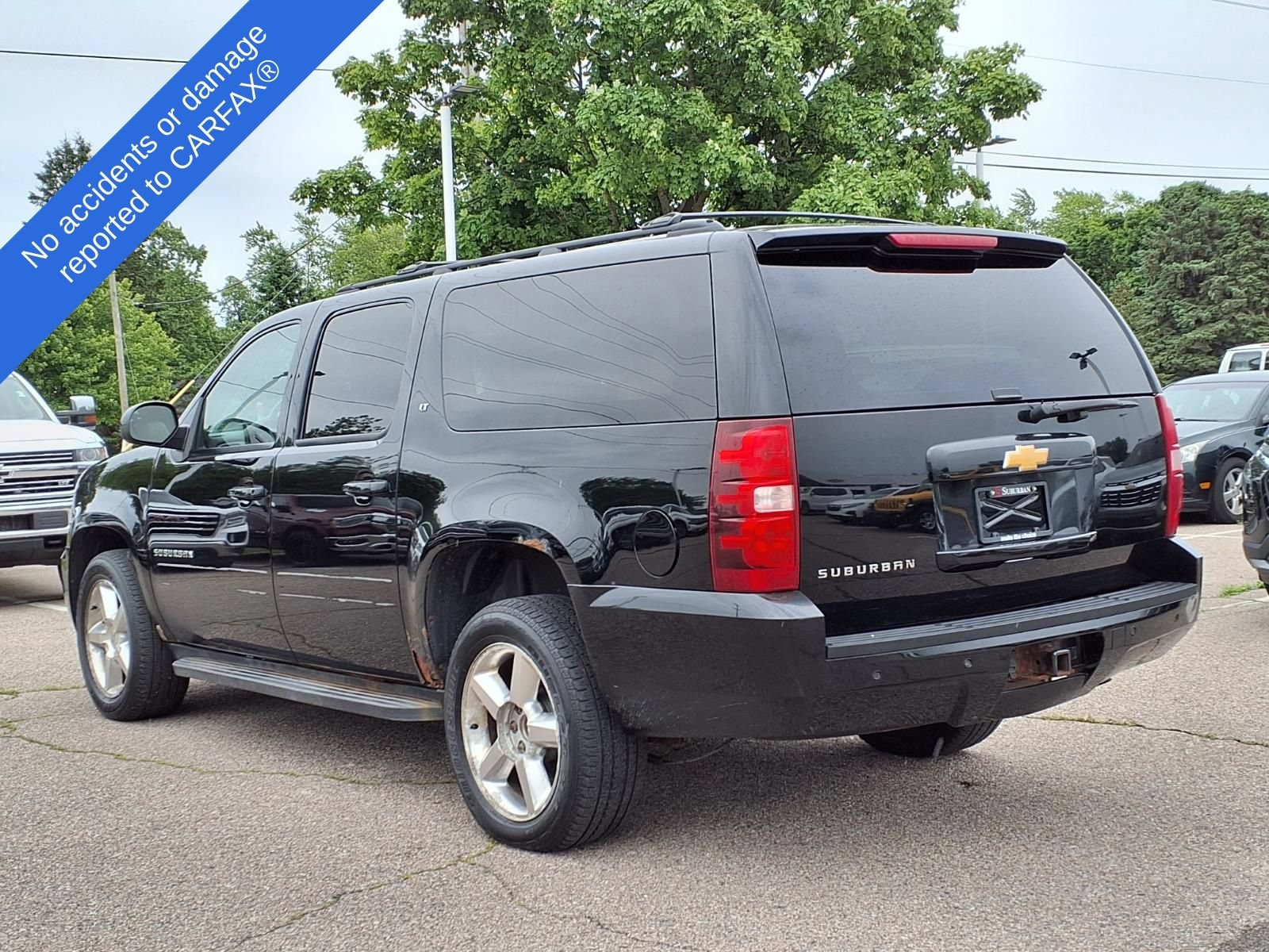 Used 2013 Chevrolet Suburban LT w/ Luxury Package AWD/4WD image 8