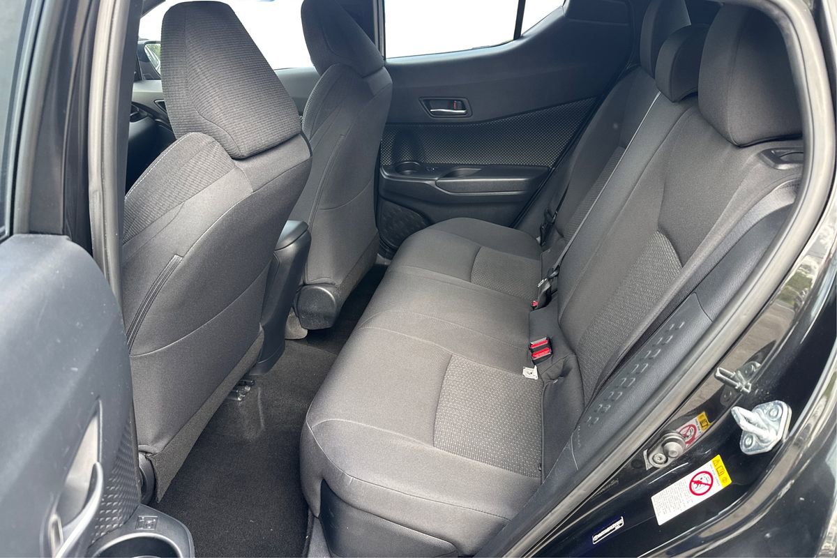 Used 2018 Toyota C-HR XLE FWD image 10