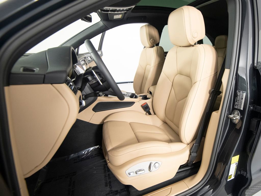 New 2026 Porsche Macan AWD/4WD image 16