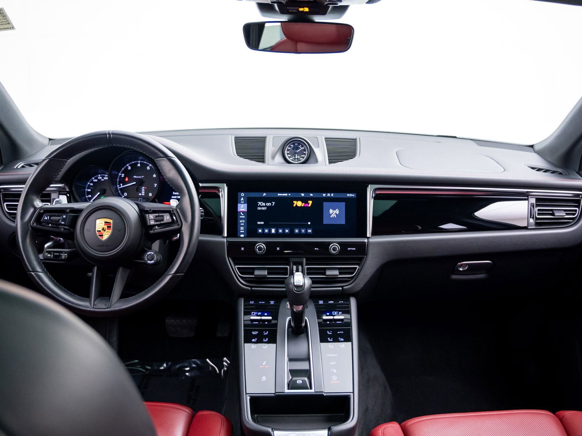 Certified 2023 Porsche Macan Turbo image 11