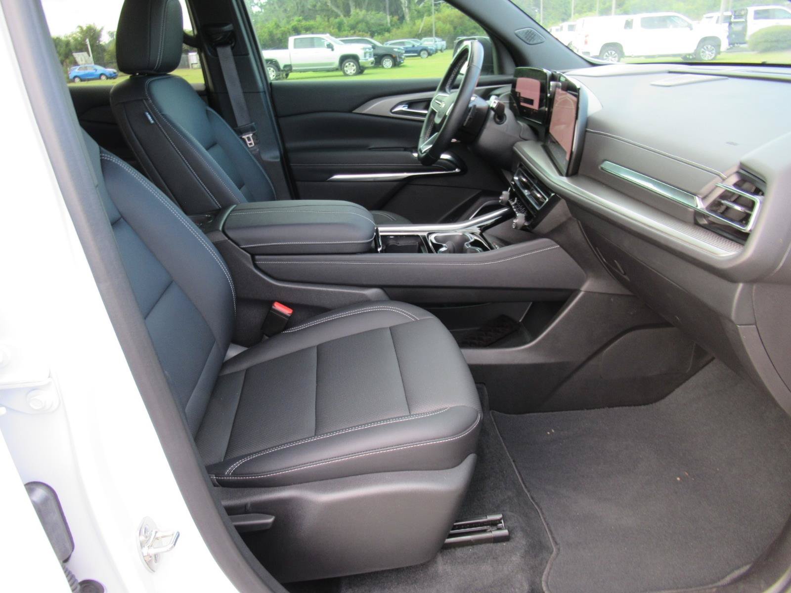 Used 2024 Chevrolet Traverse LT w/ Enhanced Driving Package FWD image 11