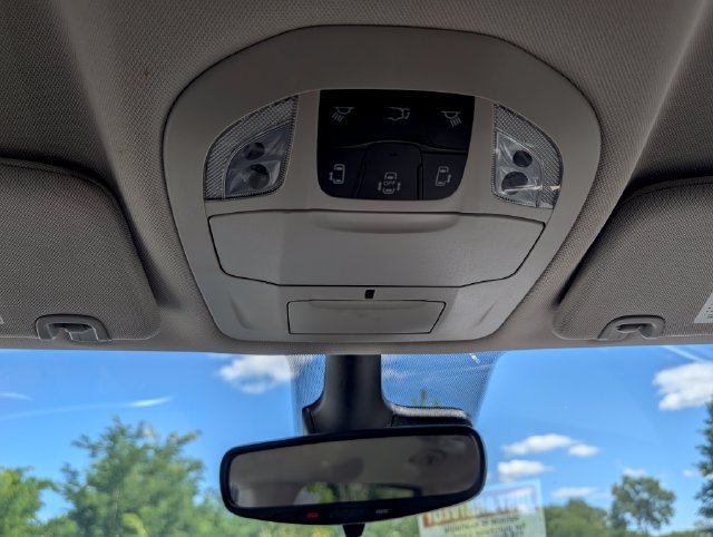 Used 2024 Chrysler Pacifica Limited FWD image 25