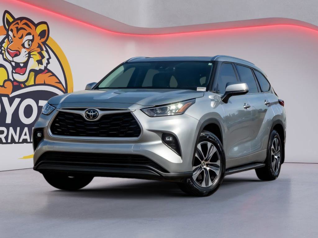 Used 2020 Toyota Highlander XLE FWD image 1