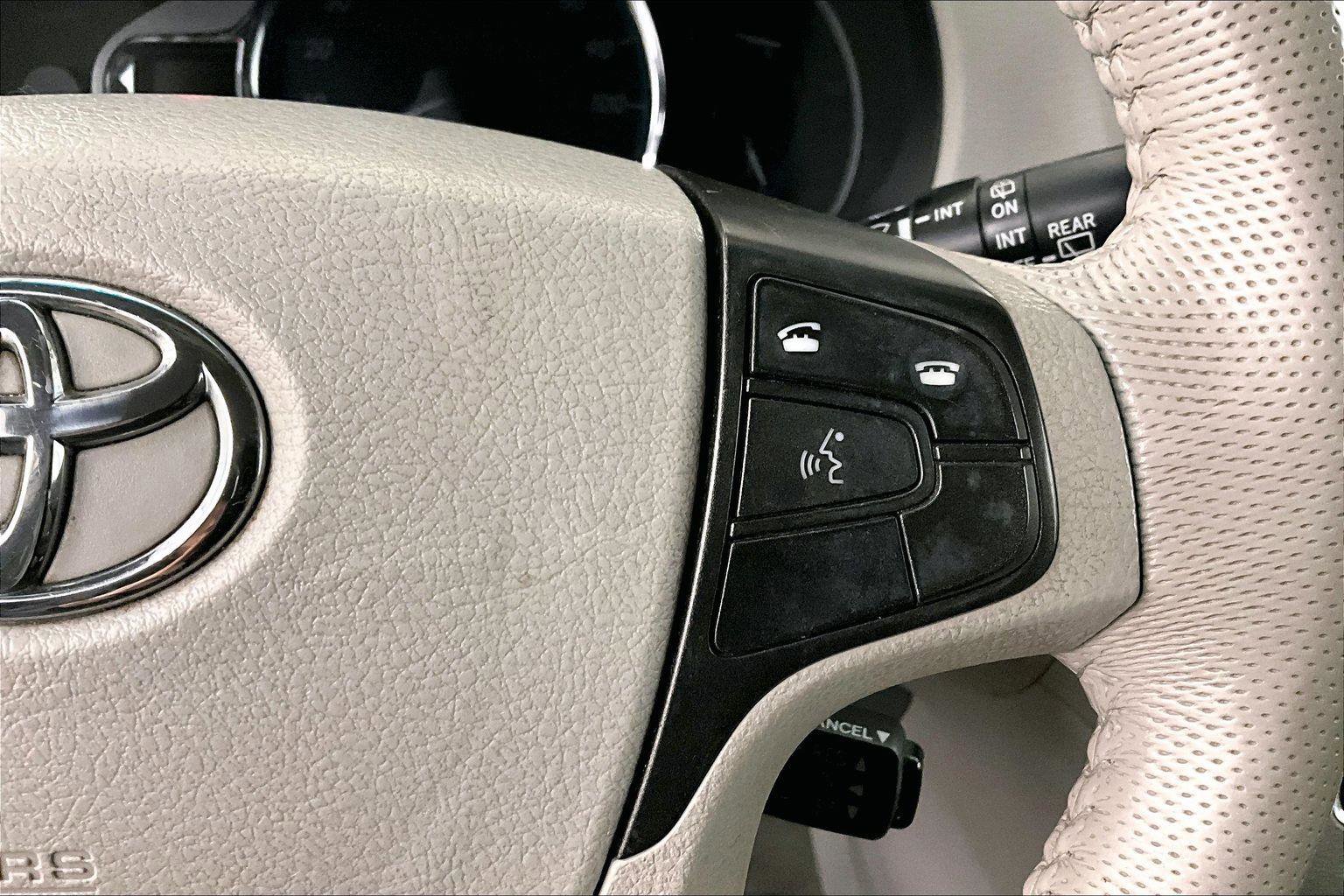 Used 2014 Toyota Sienna XLE image 19