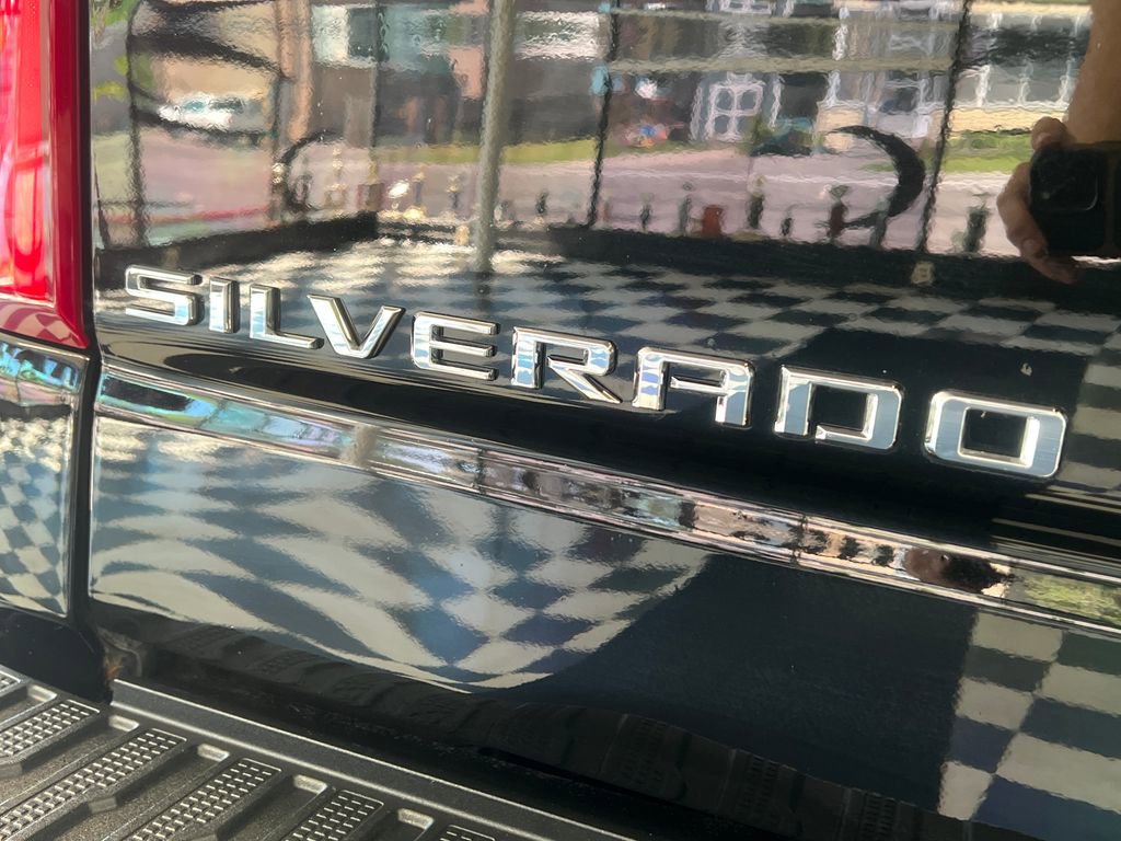 Used 2019 Chevrolet Silverado 1500 Custom w/ Custom Value Package AWD/4WD image 12