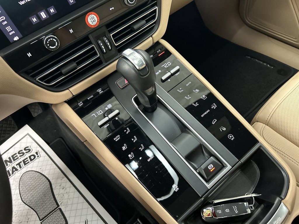 Certified 2026 Porsche Macan AWD/4WD image 18