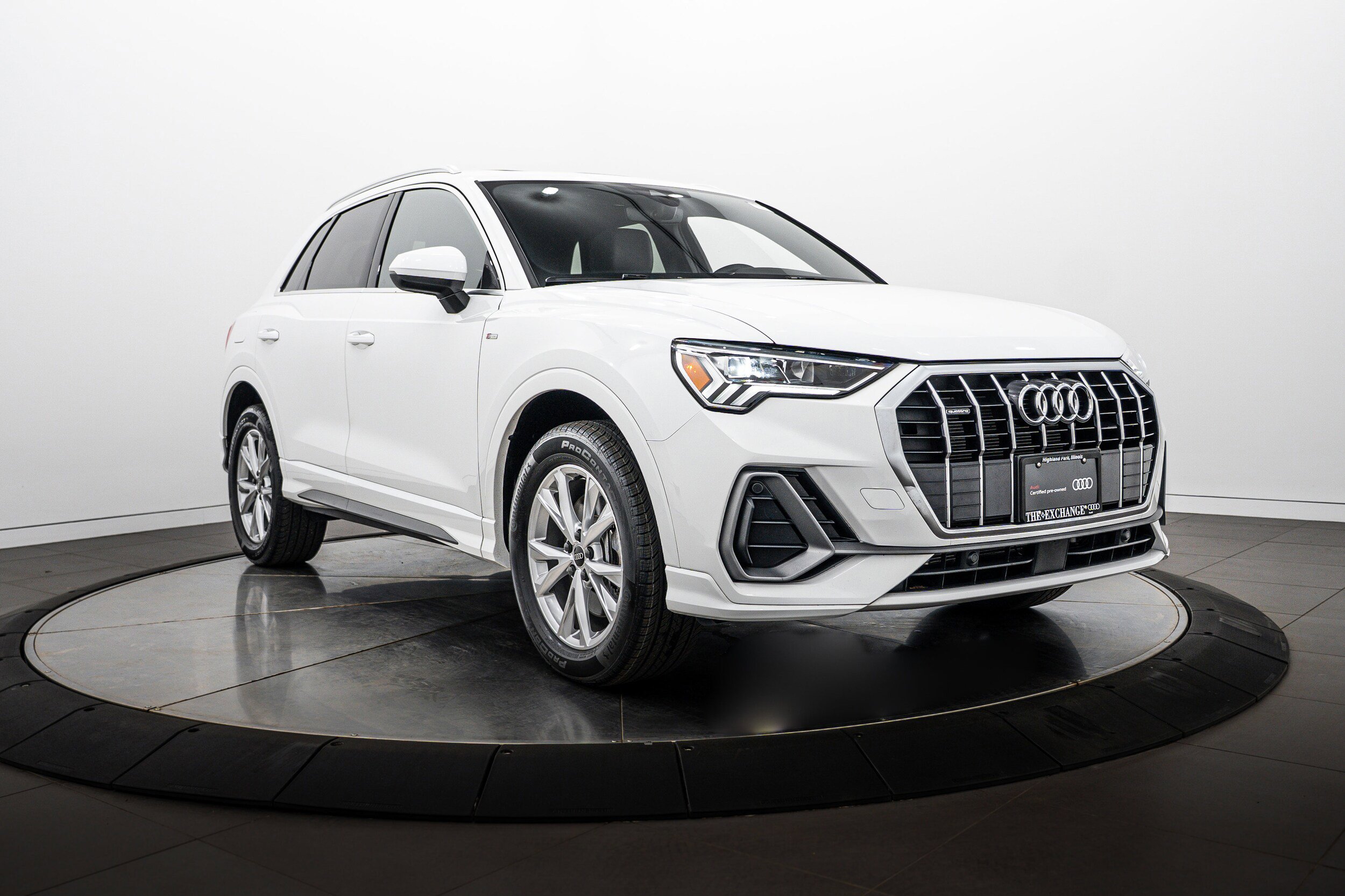 Used 2023 Audi Q3 2.0T Premium w/ Convenience Package AWD/4WD image 2