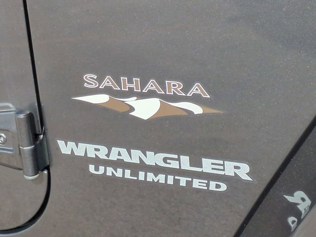 Used 2017 Jeep Wrangler Unlimited Sahara w/ Connectivity Group image 12