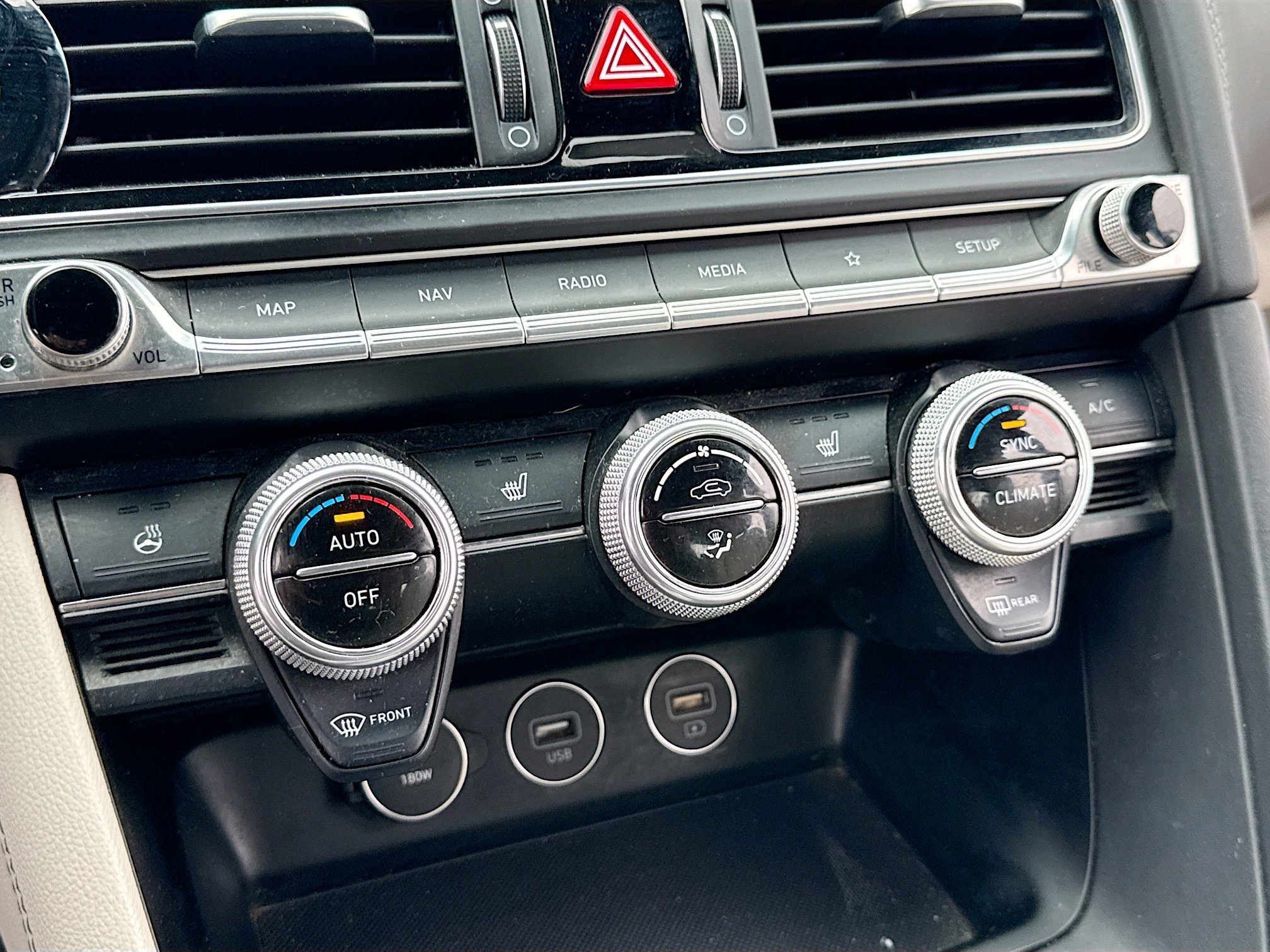 Used 2023 Genesis G70 2.0T image 10