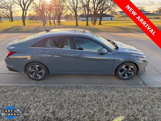 Used 2021 Hyundai Elantra Limited image 2