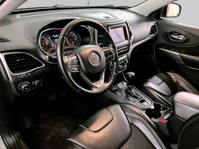 Used 2019 Jeep Cherokee Latitude Plus w/ Cold Weather Group AWD/4WD image 12