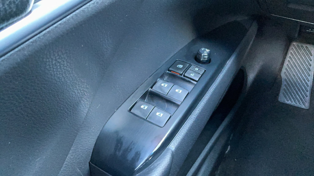Used 2019 Toyota Camry SE FWD image 14
