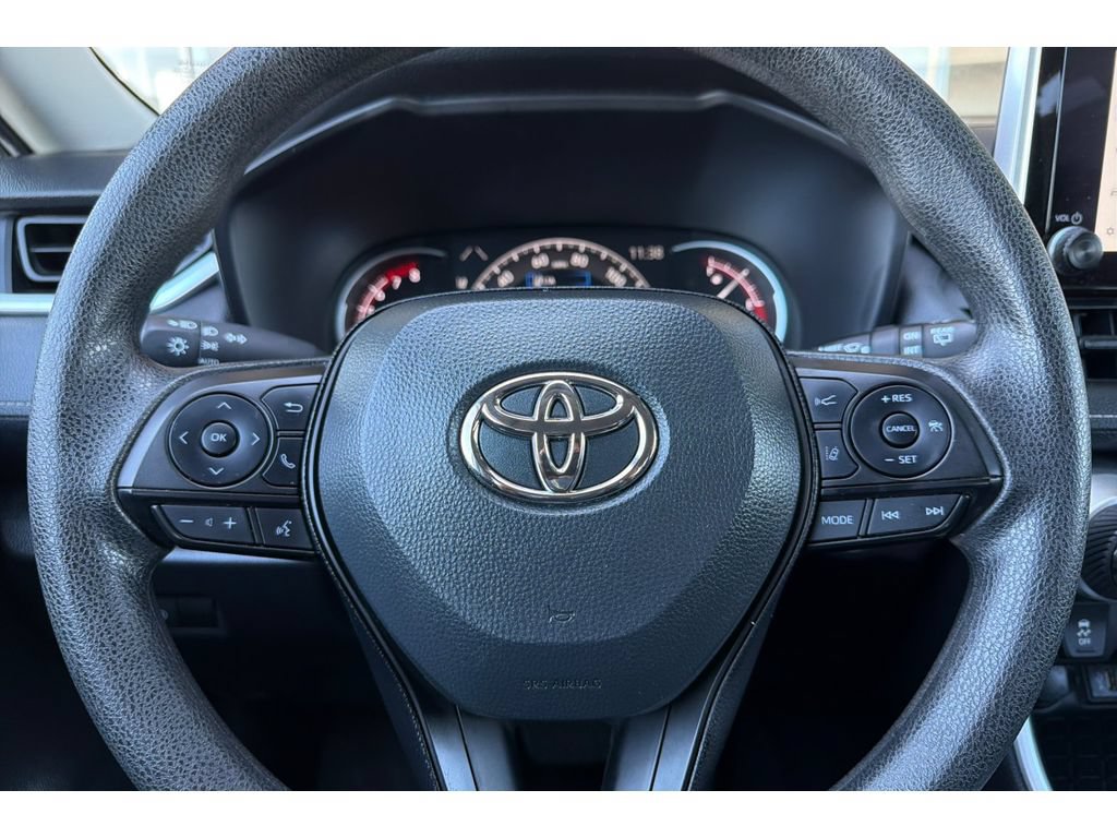 Used 2025 Toyota RAV4 XLE FWD image 25