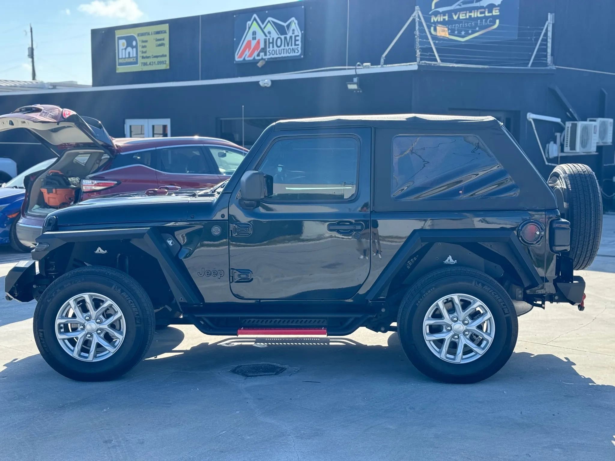 Used 2023 Jeep Wrangler Sport image 9