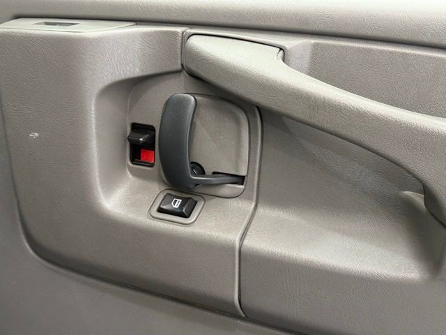 Used 2015 Chevrolet Express 2500 image 19