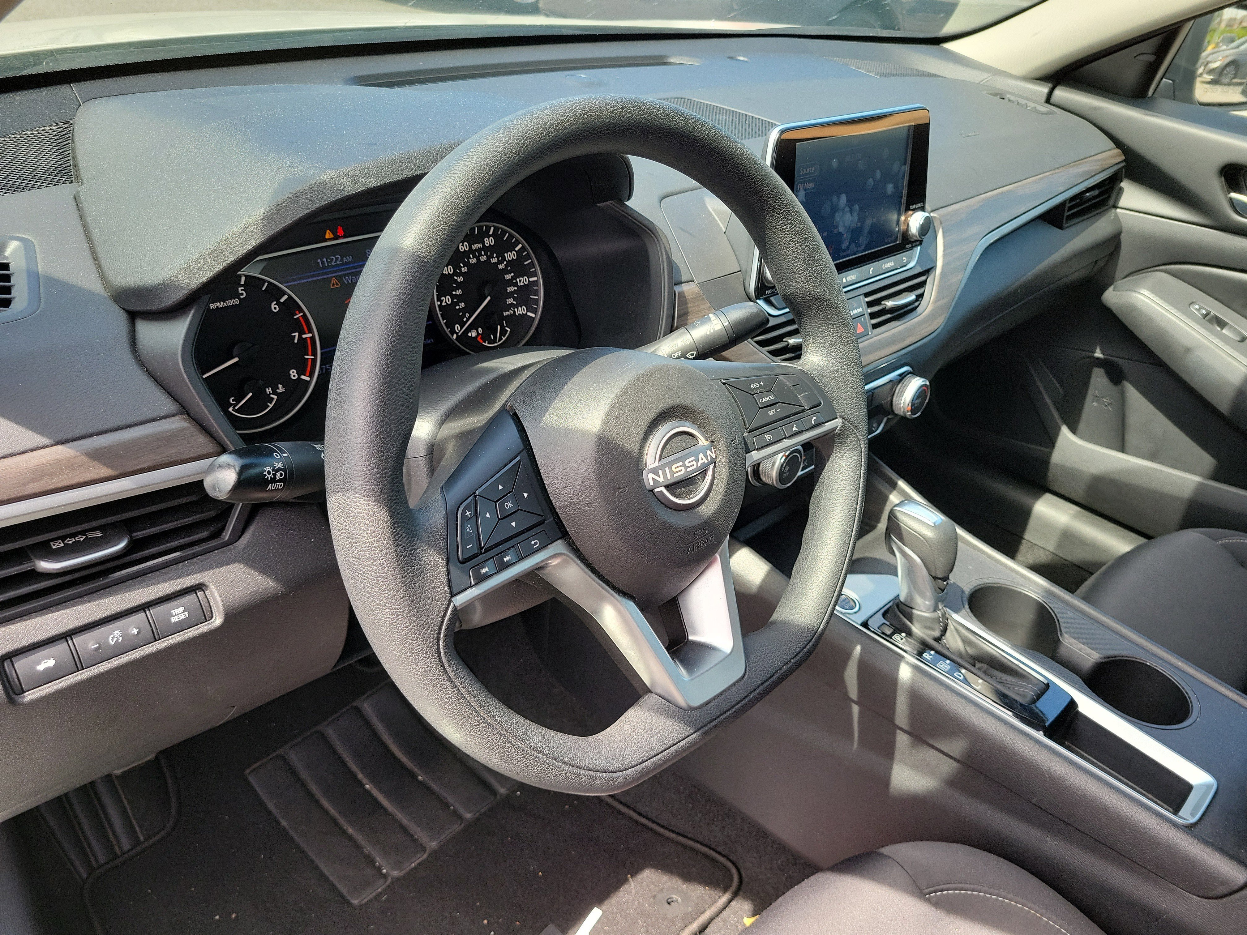 Used 2025 Nissan Altima 2.5 SV FWD image 18