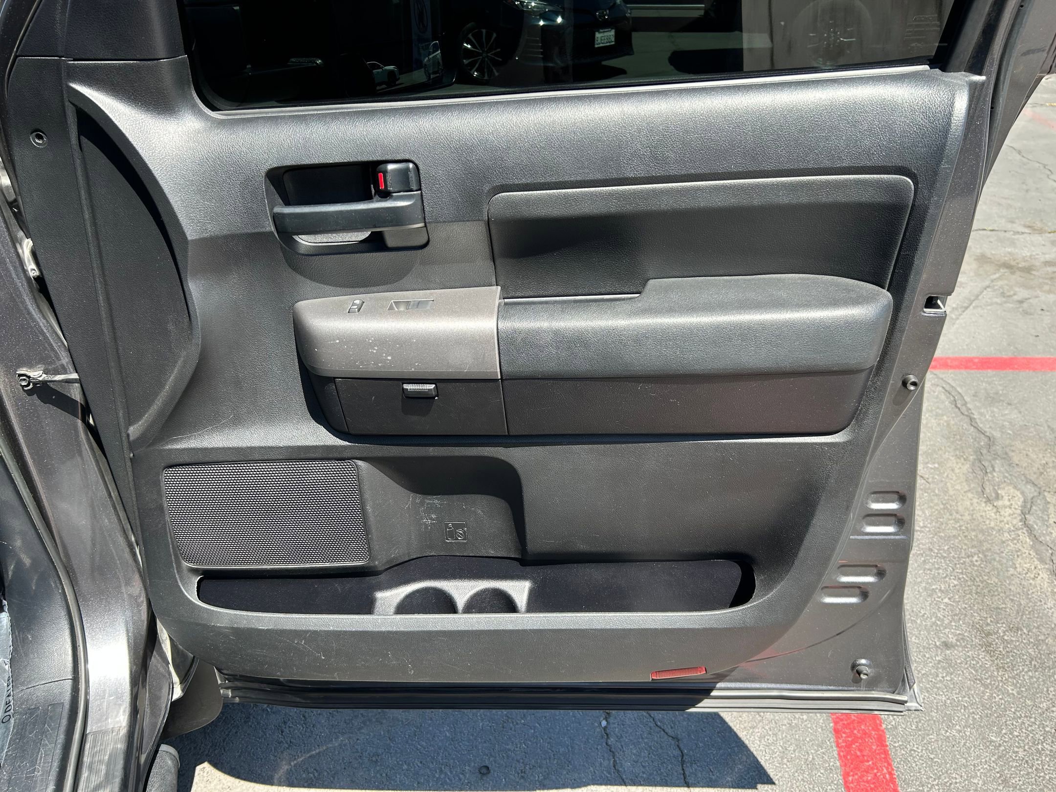 Used 2013 Toyota Tundra 4x4 CrewMax w/ Tow Pkg image 28