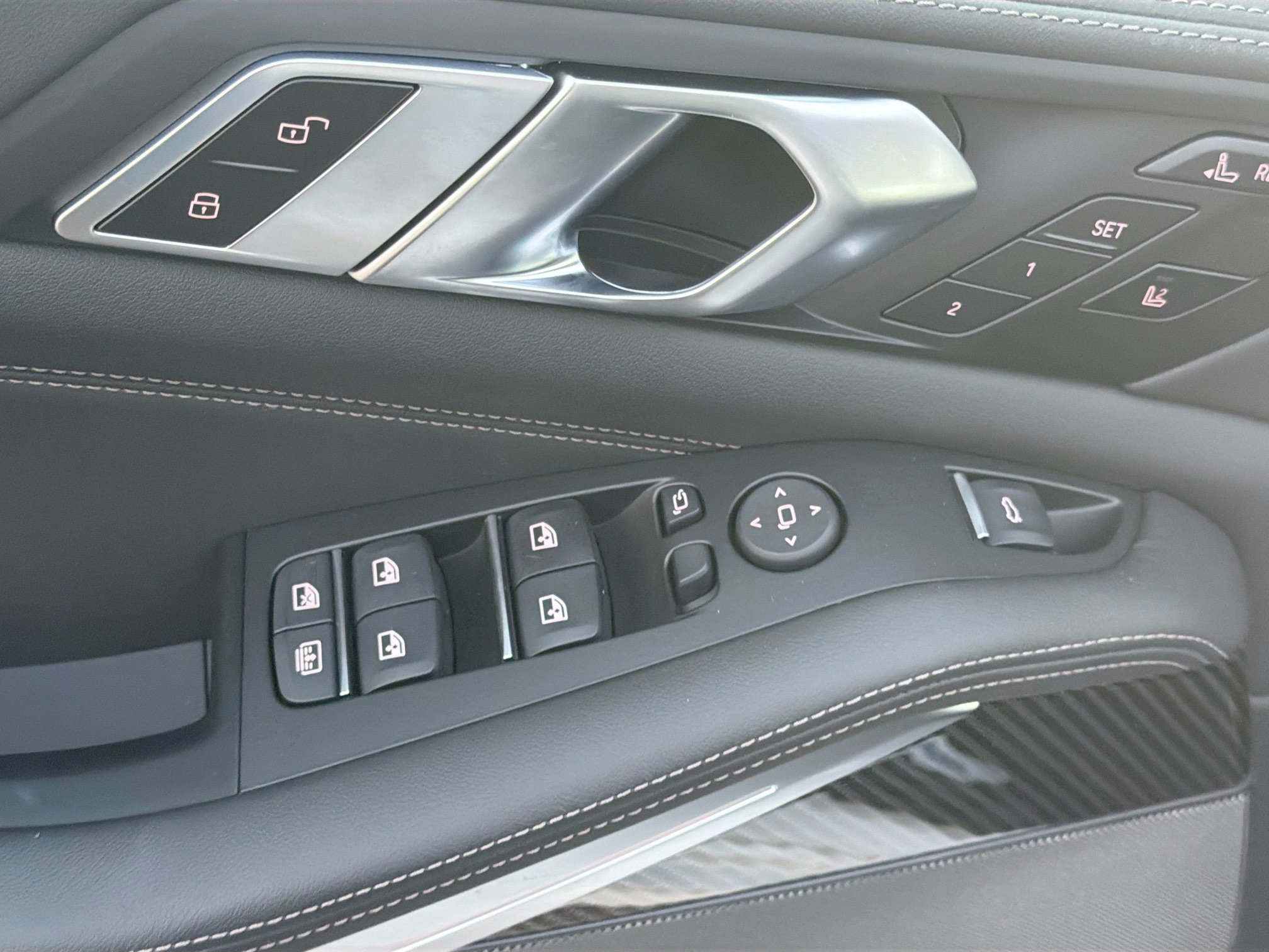 New 2026 BMW X7 M60i w/ Climate Comfort Package image 25