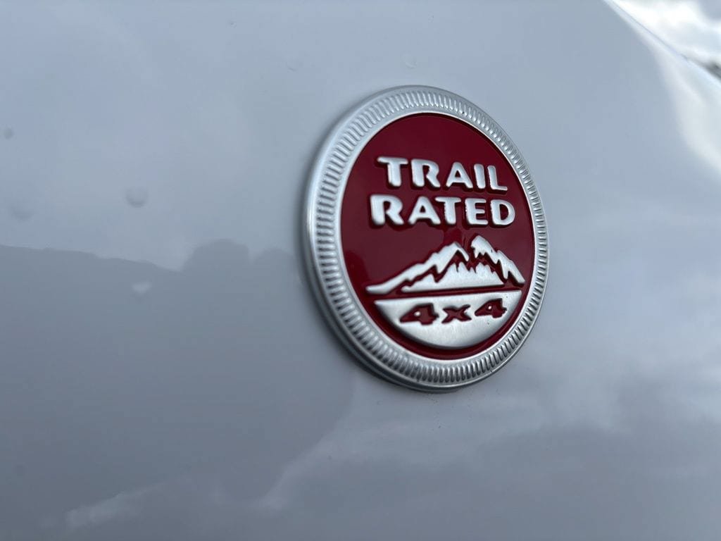 Used 2022 Jeep Cherokee Trailhawk w/ Comfort/Convenience Group AWD/4WD image 14