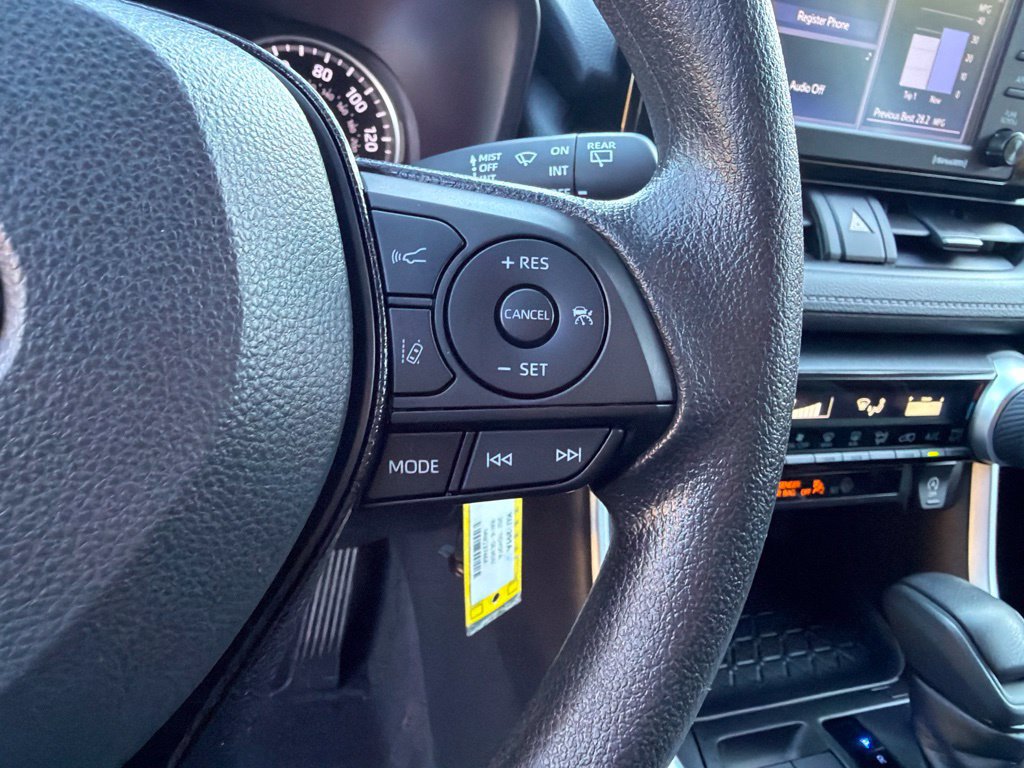 Used 2021 Toyota RAV4 LE AWD/4WD image 18