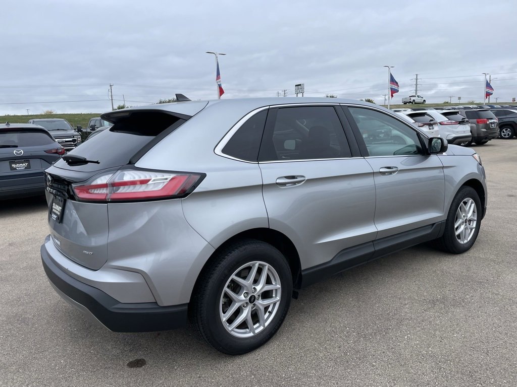 Used 2023 Ford Edge SEL image 4