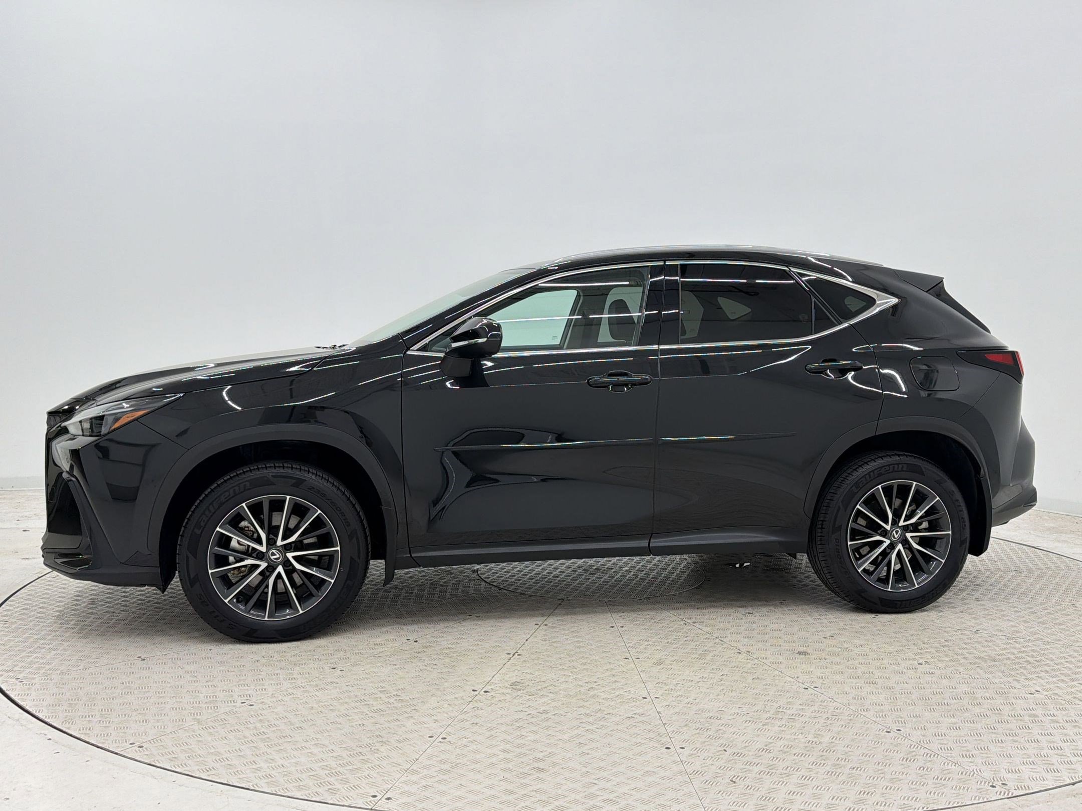 Used 2024 Lexus NX 350h AWD image 2
